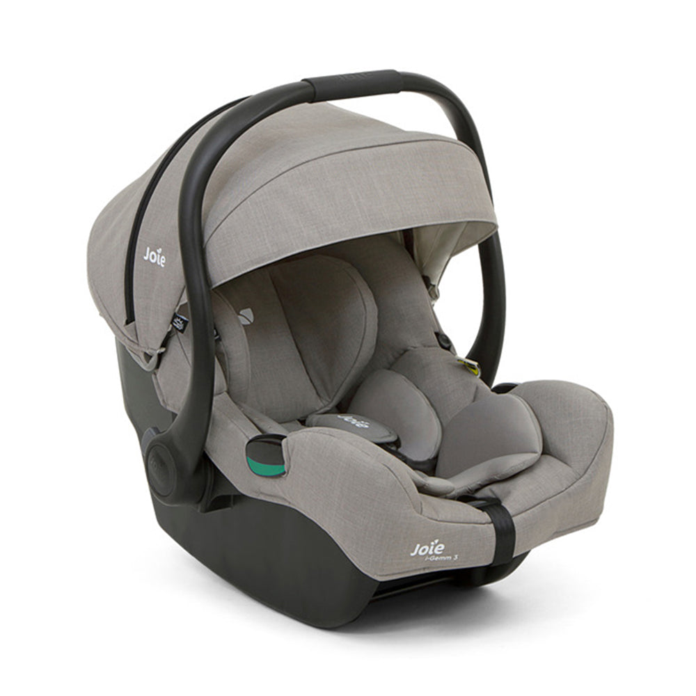 Cadeira auto ovo Joie i-Gemm 3 na cor preto/cinzento, vista frontal, instalada contra a marcha num veículo.