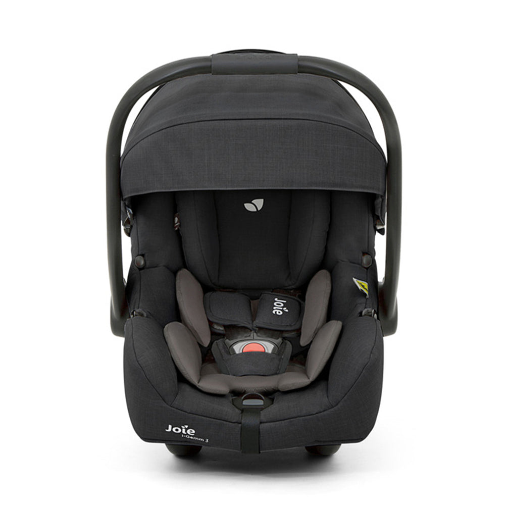 Cadeira auto ovo Joie i-Gemm 3 instalada no chassis de um carrinho de passeio Joie compatível, mostrando o sistema de viagem modular.