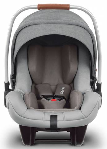 Detalhe do sistema de proteção lateral (SIP) da Nuna Pipa Next, com a espuma EPP visível para absorção de impacto.