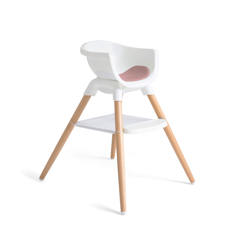 Detalhe da bandeja da cadeira Joie Chestnut, demonstrando o tabuleiro superior removível e lavável, ideal para limpeza fácil.