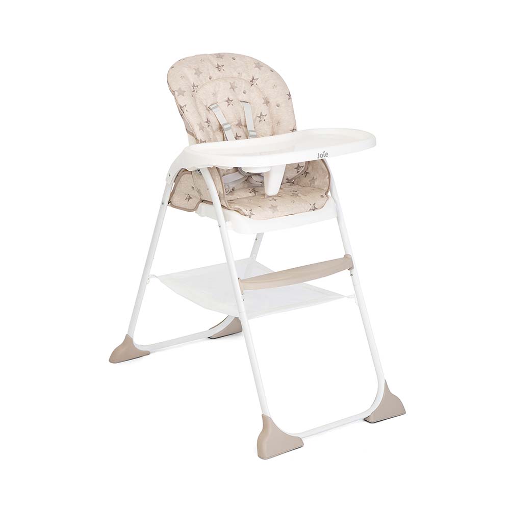 Tabuleiro removível da cadeira Joie Mimzy Snacker, ajustado na posição mais próxima, com espaço para copo.