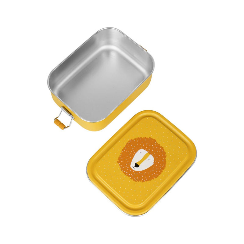 Caixa de lanche aberta em aço inoxidável, mostrando o interior vazio e a tampa destacada com o desenho do leão.