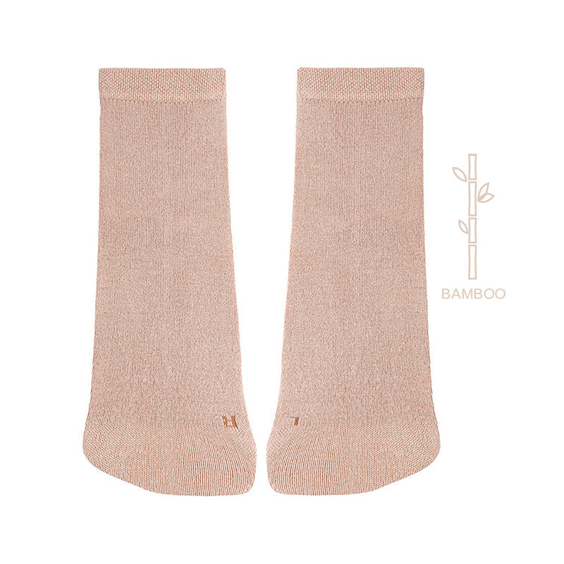 Par de meias Condor Barefoot Bamboo na cor almendra, com indicação do material bambu e o seu símbolo.