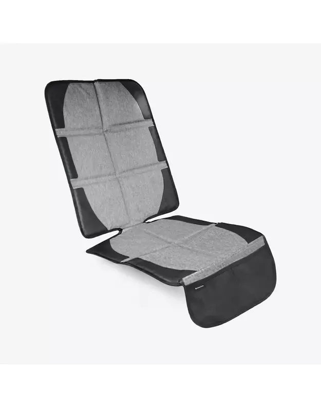 Kikkaboo Capa protetora de banco para automóvel, em preto e cinzento, vista frontal a mostrar o design para proteção do estofo.