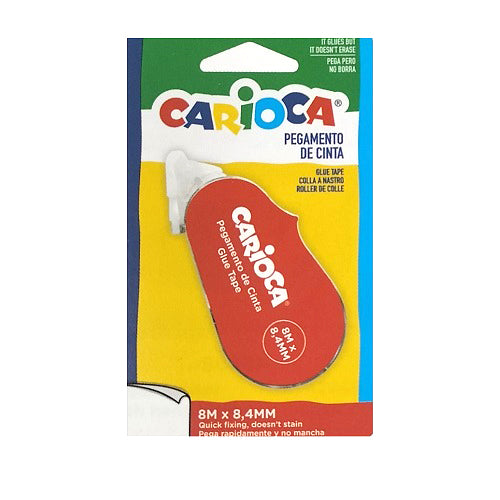Embalagem de cartão com fita roller adesiva transparente Carioca, destacando o dispensador vermelho e as especificações 8M x 8,4MM em fundo amarelo e azul.