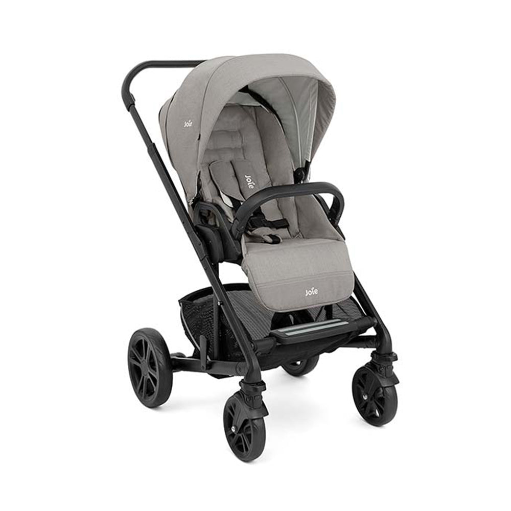 Carrinho de passeio Joie Chrome cinzento, vista frontal.