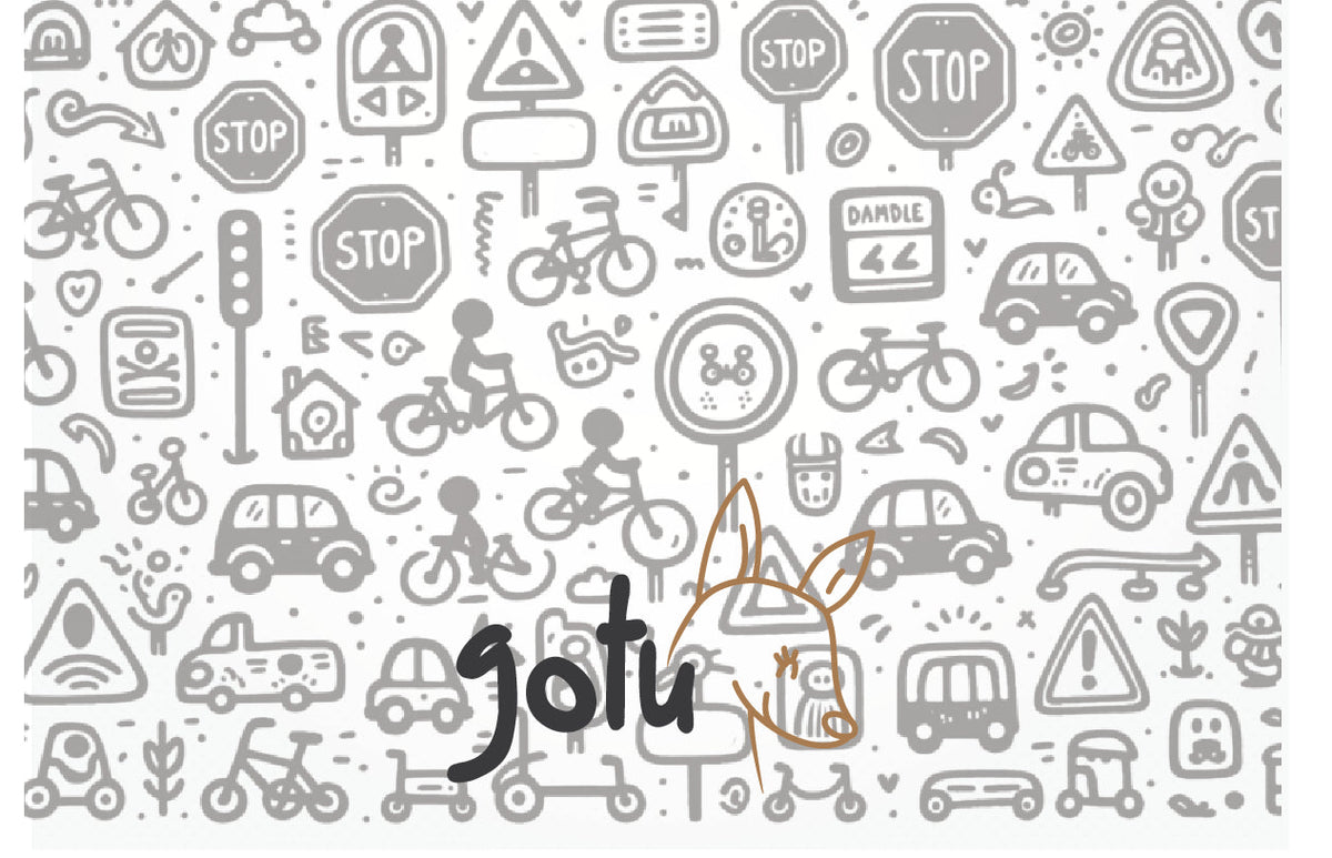 Fundo cinza-claro com um padrão de ícones relacionados com mobilidade infantil, incluindo bicicletas, sinais de trânsito e capacetes. O logótipo "Gotu" está centralizado, destacando a identidade visual da marca.
