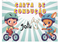 Ilustração colorida de uma Carta de Condução Infantil Gotu, com um menino e um cão humanizado, ambos a andar de bicicleta, equipados com capacetes. O fundo tem um design dinâmico em tons de azul e branco, com o título 