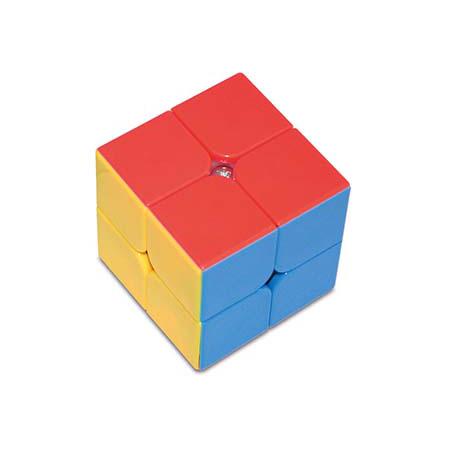 Imagem detalhada do Cayro Cubo 2x2 Yupo, mostrando as faces coloridas em vermelho, amarelo e azul.