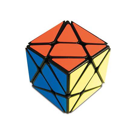 Detalhe do Cayro Cubo 3x3 Axis, destacando a sua forma irregular e os diferentes ângulos dos seus componentes.