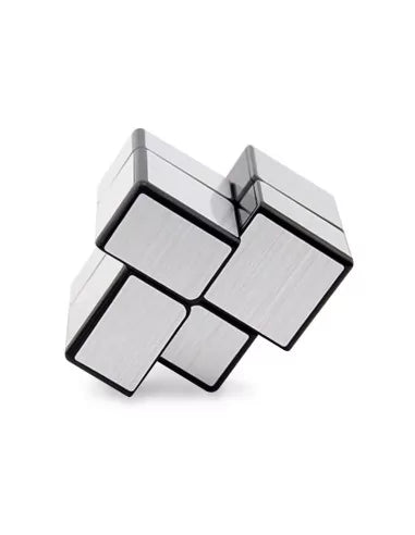 Cayro Cubo Espelho 2x2 parcialmente resolvido, mostrando a deformação das faces espelhadas.