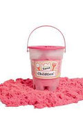 Recipiente de balde rosa da Areia Cinética ChildGen com areia cor-de-rosa espalhada na base.
