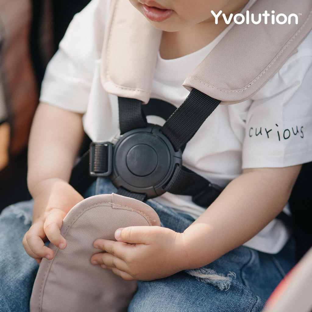 Detalhe do cinto de segurança de 5 pontos do Wagon Yvolution, mostrando a segurança e o conforto para as crianças.