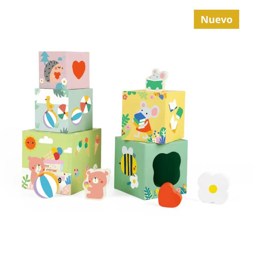 Conjunto de cubos empilháveis da floresta Classic World, mostrando duas torres parciais com ilustrações coloridas de animais e formas. Etiqueta "Nuevo" no canto superior direito.