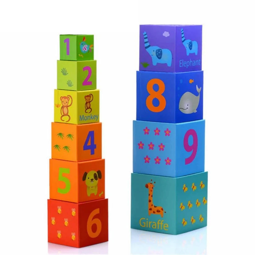 Cubos empilháveis Classic World com animais e números. Brinquedo educativo para crianças com cores vibrantes e design divertido.