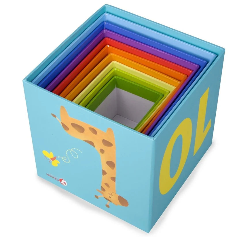Conjunto de cubos empilháveis Classic World embalados, mostrando o design com animais e números. Brinquedo educativo infantil.