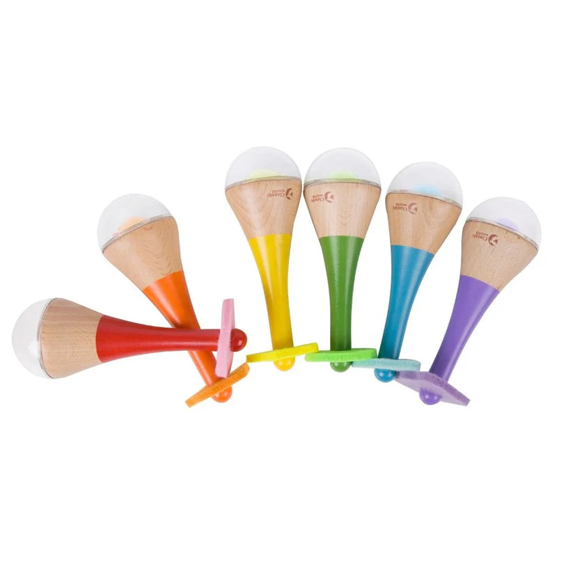 Várias Classic World Maracas Arco Iris dispostas lado a lado, mostrando a variedade de cores e o design característico do brinquedo musical.