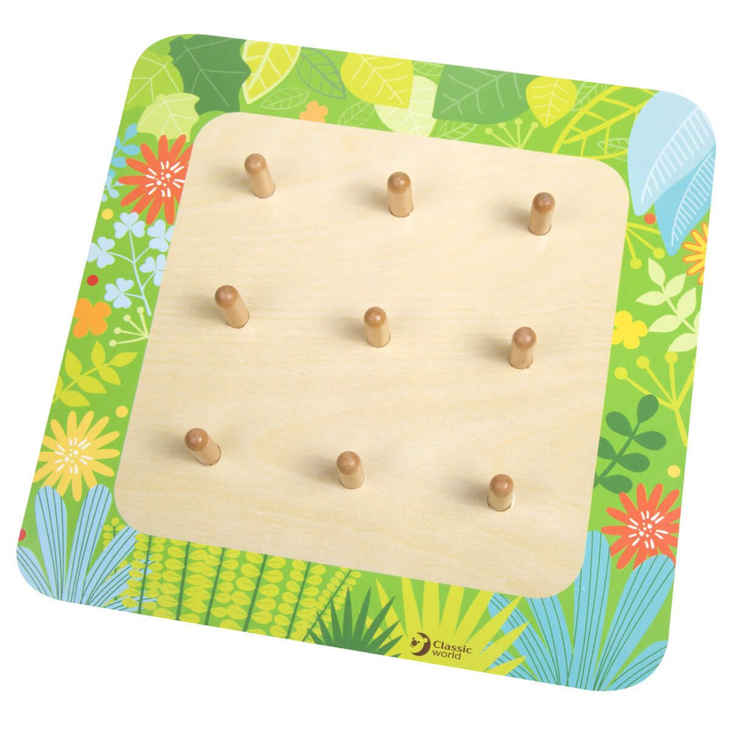 Base de madeira do puzzle de aprendizagem Classic World, mostrando os pinos onde as peças são encaixadas.