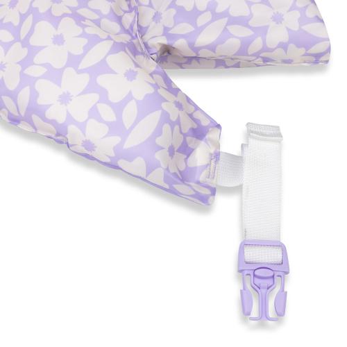 Detalhe do fecho ajustável do colete de flutuação Swim Essentials com padrão de flores lilás.