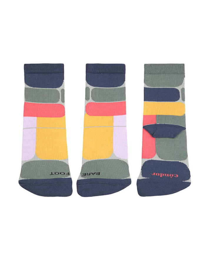 Três meias Condor Barefoot Abstract em tons de azul-escuro, amarelo, salmão e lilás, mostrando as vistas frontal, traseira (com "BARE FOOT") e sola (com "condor").