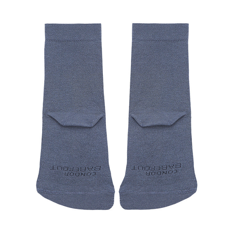 Vista da sola das meias Condor Bamboo Oxford, mostrando a inscrição "CONDOR BAREFOOT" em relevo, ideal para calçado minimalista.