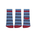 Três meias Condor Barefoot listradas em azul claro e azul escuro, com punho e ponta em vermelho. Mostra a parte de trás (com "FOOT"), a sola (com "BARE") e a parte da frente com a abertura para os dedos.