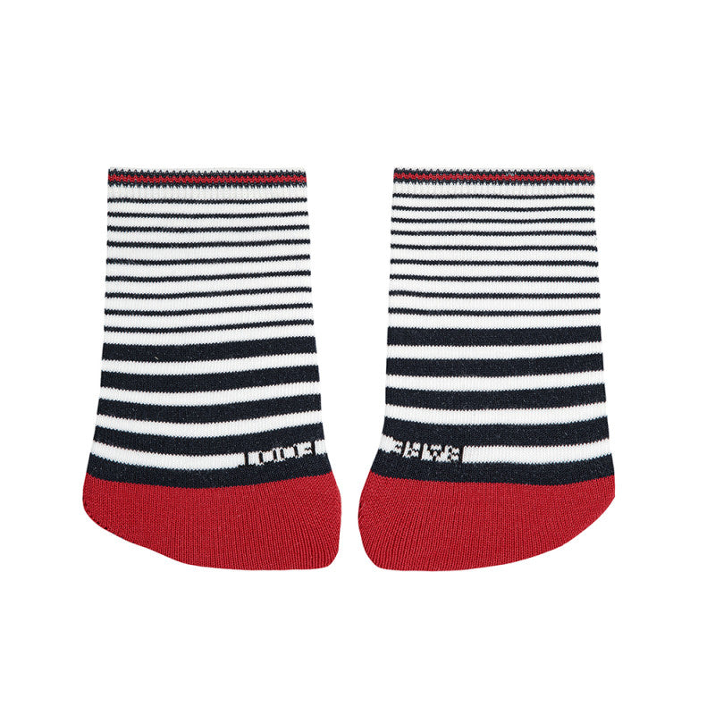 Par de meias Condor Barefoot de verão, curtas, com riscas azuis escuras/pretas e brancas, e biqueira/calcanhar vermelhos.