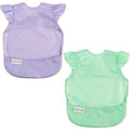 Conjunto de duas babetes Tiny Twinkle em lilás e menta com folhos decorativos.