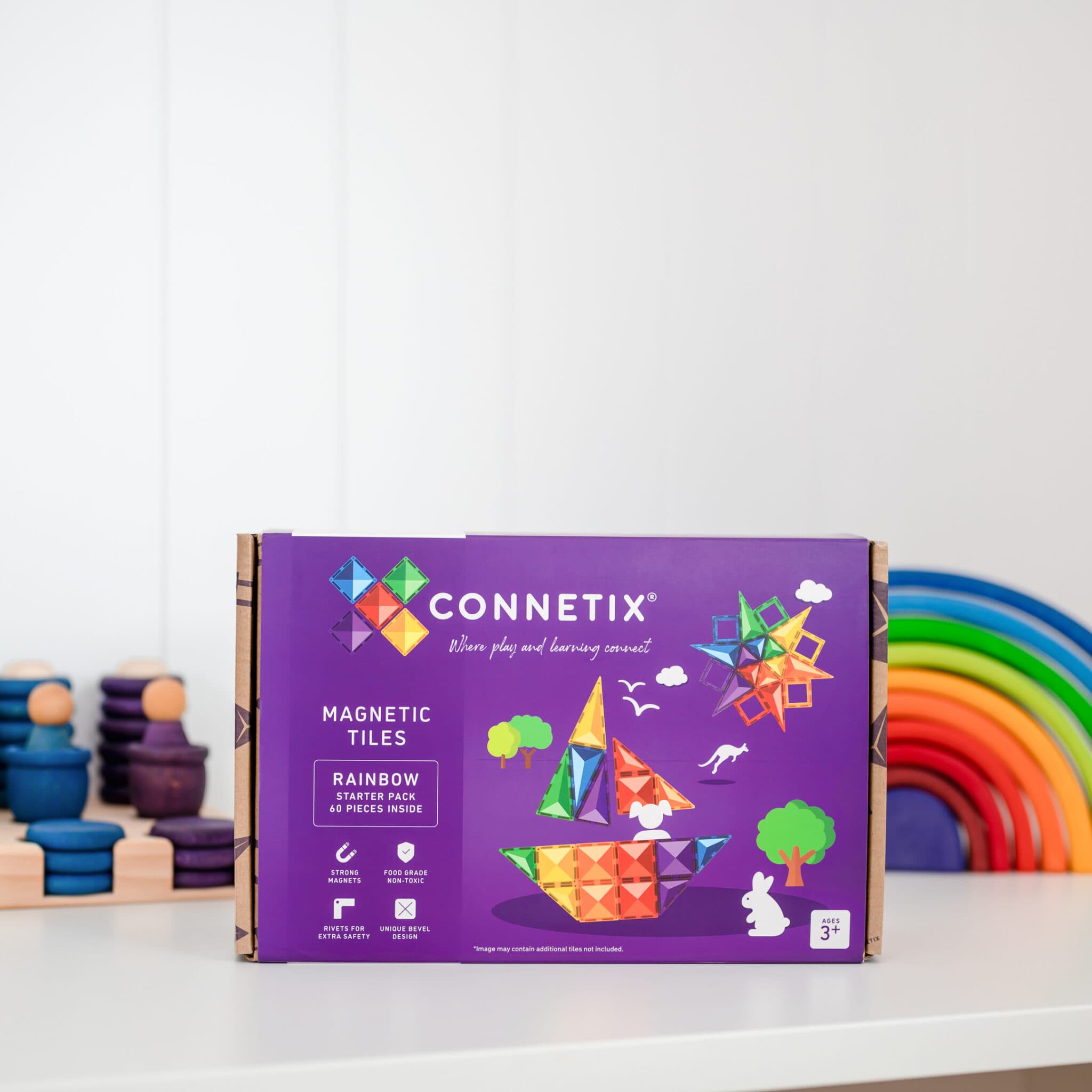 Caixa do conjunto Connetix Magnetic Tiles Rainbow Rectangle 18 pc, com o logótipo e ilustrações de construções, em fundo branco.