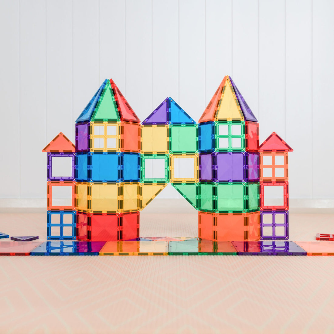 Caixa do Connetix Jogo blocos Magnético Rainbow Starter 60 pc com ilustração de barco e animais.