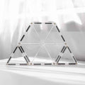 Construção simples com blocos magnéticos transparentes Connetix Clear Shape de 34 pc, destacando a transparência.