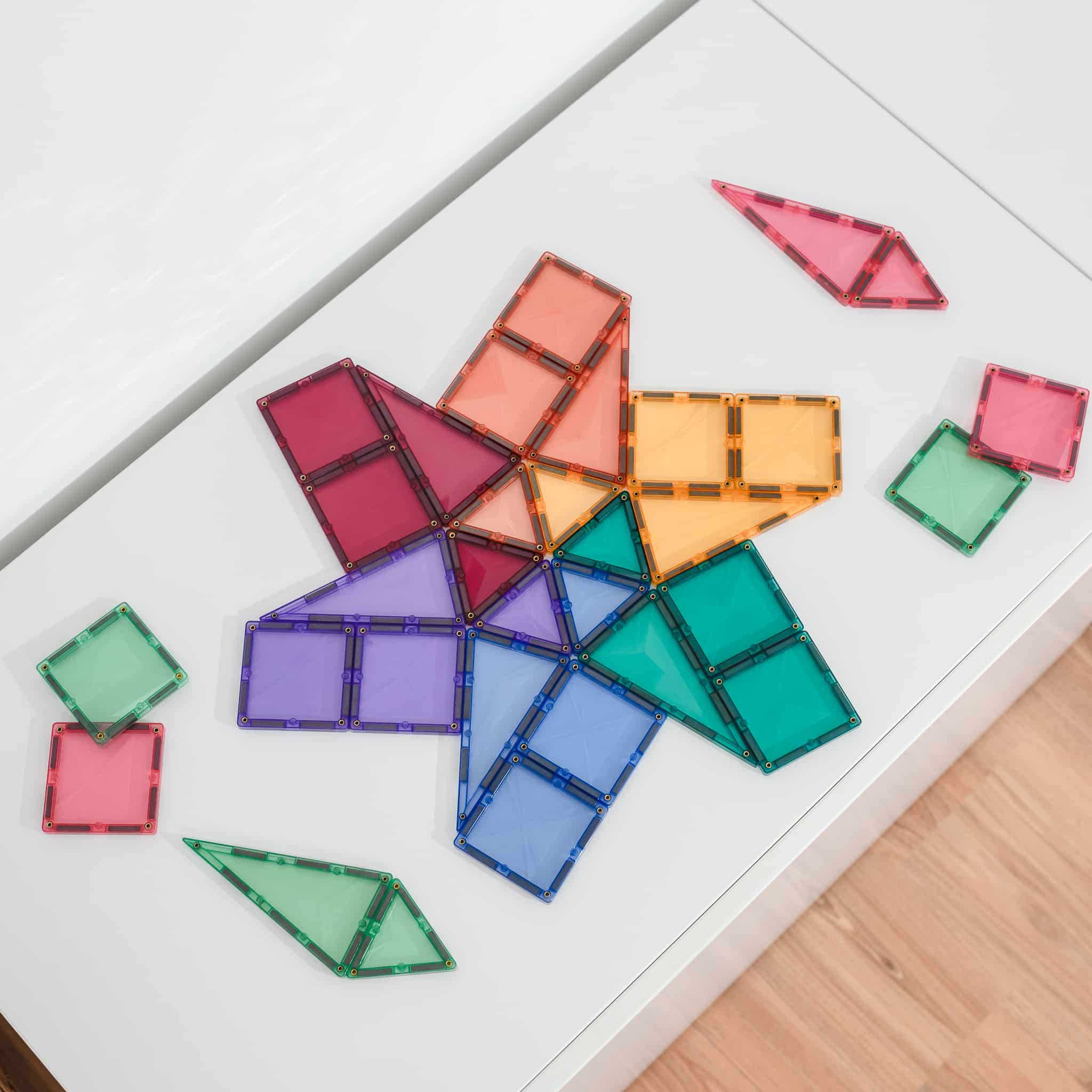 Explorando formas e cores com blocos magnéticos Connetix Pastel Mini 32 pc