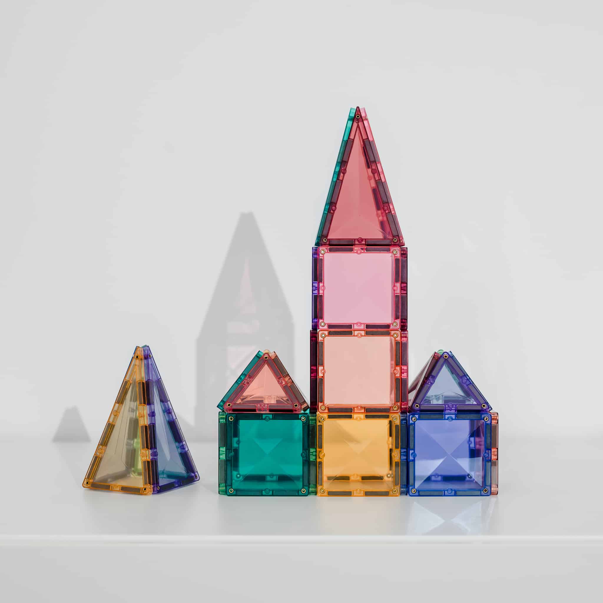 Pequenas casas construídas com blocos magnéticos Connetix Jogo Pastel Mini