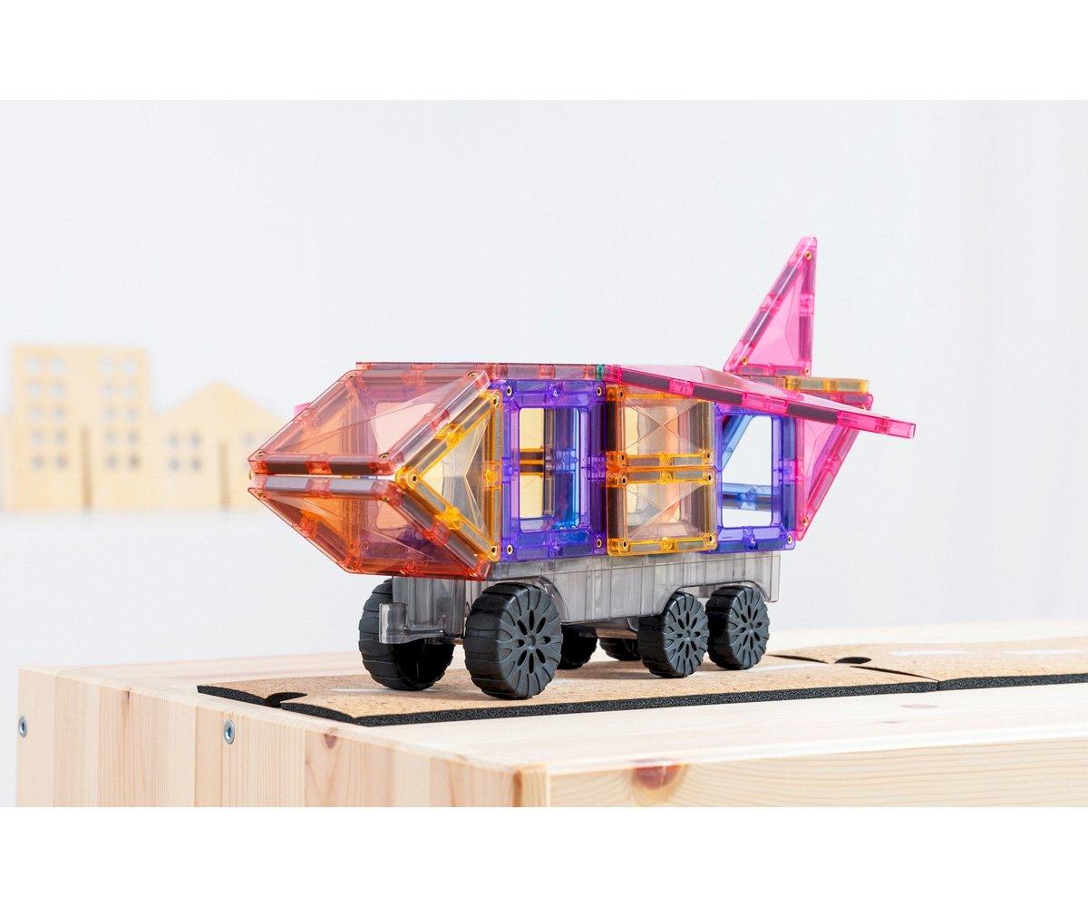 Veículo espacial criativo construído com blocos Connetix Pastel Transport em tons vibrantes.