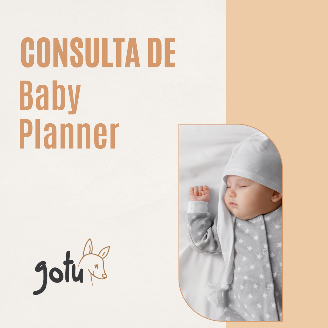 Consultora Baby Planner a conversar com pais num ambiente acolhedor, focada em planeamento personalizado para o bebé.