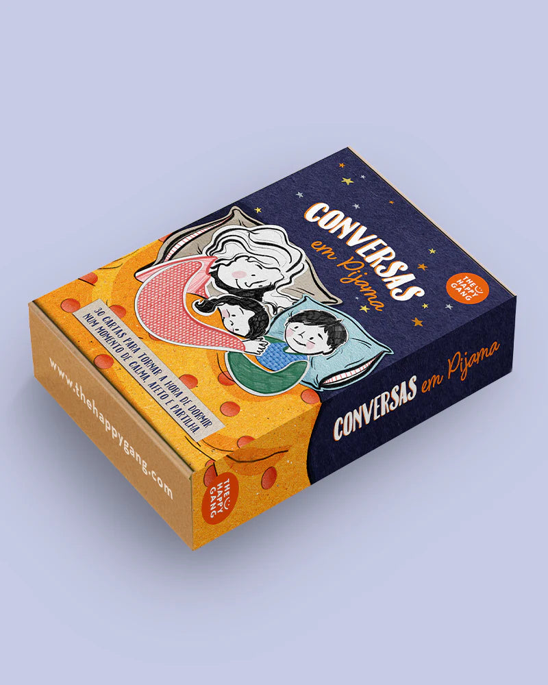 Caixa do jogo "The Happy Gang - Conversas em Pijama" em perspetiva, mostrando o título, a ilustração da família e a mensagem "30 cartas para tornar a hora de dormir num momento de calma, afeto e partilha".