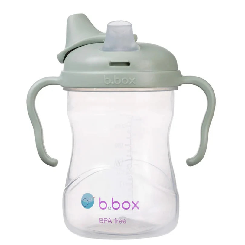 Copo de transição b.box montado, mostrando a ergonomia do corpo e o logótipo "b.box BPA free" na base.