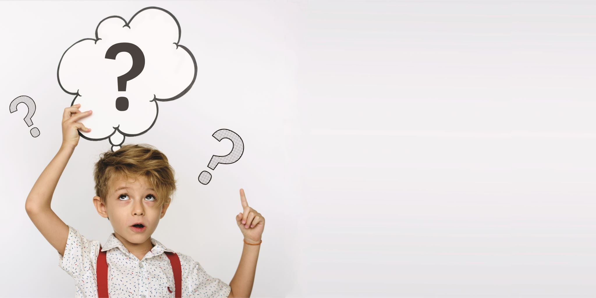 Criança a segurar um ponto de interrugação, faq, perguntas