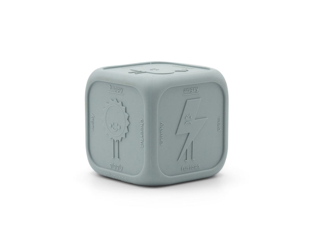 Cubo sensorial de silicone Jellystone na cor Sage Mint, exibindo um lado com a ilustração de um sol e as palavras 'happy', 'lucky', 'cheerfu', 'gleefully'.