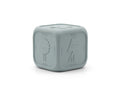 Cubo sensorial de silicone Jellystone na cor Sage Mint, exibindo um lado com a ilustração de um sol e as palavras 'happy', 'lucky', 'cheerfu', 'gleefully'.