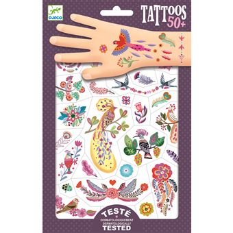 Embalagem das 50 Tatuagens Djeco Pássaros Brilhantes, mostrando desenhos de aves e flores com efeito metalizado aplicados num braço.