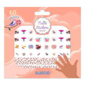 Embalagem dos autocolantes para unhas Djeco com tema pássaros, exibindo 60 autocolantes coloridos com ilustrações de aves e uma mão com os autocolantes aplicados.