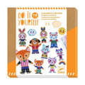Embalagem do kit criativo Djeco "Decora os Animais - Família Divertida", mostrando vários ímanes de animais coloridos decorados com feltro e o texto "Do It Yourself".