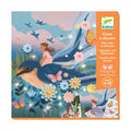 Caixa Djeco "Thumbelina Contos de Fadas" com ilustração de uma menina a voar numa andorinha, com flores e borboletas.