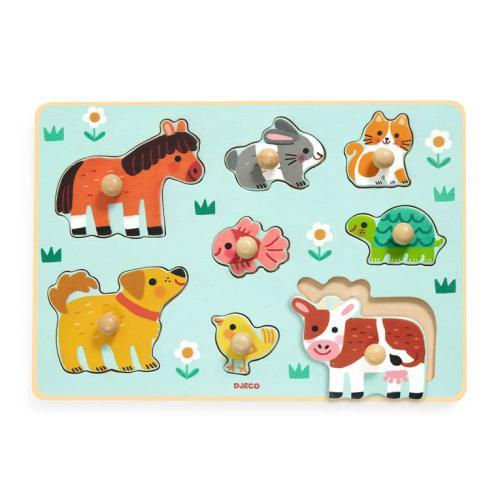 Puzzle de madeira Djeco com animais da quinta e pegas grandes para facilitar o encaixe por bebés.