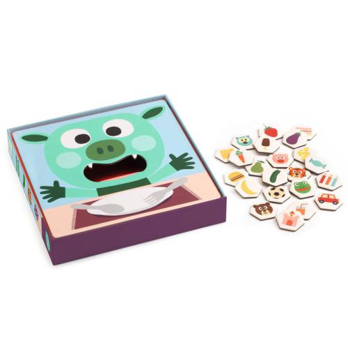 Visão geral do jogo Memo Lunch da Djeco, com a caixa e as peças hexagonais espalhadas, mostrando a variedade de imagens.