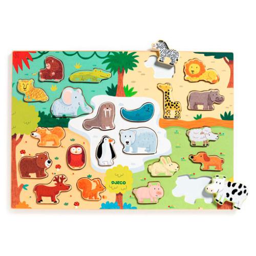 Puzzle de madeira Djeco com 22 peças representando diversos animais em seus habitats, como leão, elefante, urso e girafa.