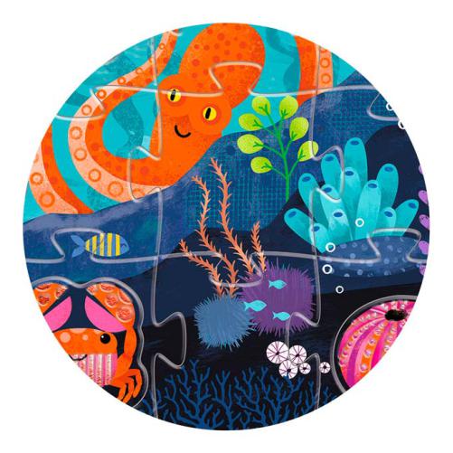 Detalhe circular do Djeco Puzzle Gigante Tátil Oceano, focando-se no polvo e outras criaturas marinhas com texturas.