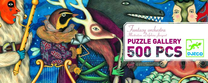 Detalhe da ilustração do Djeco Puzzle panorâmico orquestra fantasia 500 peças, mostrando personagens e caixa.