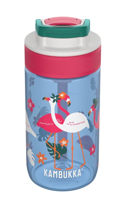 Garrafa Kambukka LAGOON Blue Flamingo 400ml em ângulo, realçando o padrão de flamingos e a transparência do material.